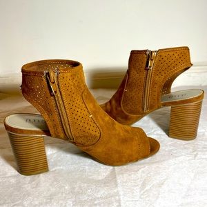 a.n.a Zip Peep Toe. Block heel Booties